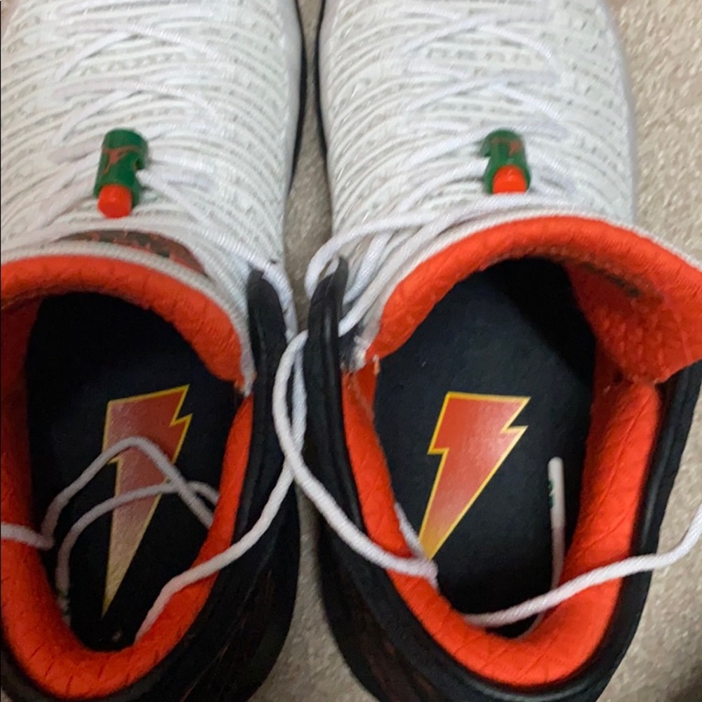 Air Jordan Be Like Mike Gatorades